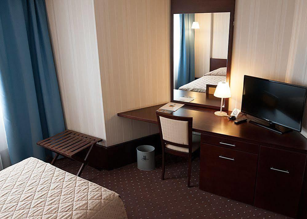 Hotel Осієк Екстер'єр фото