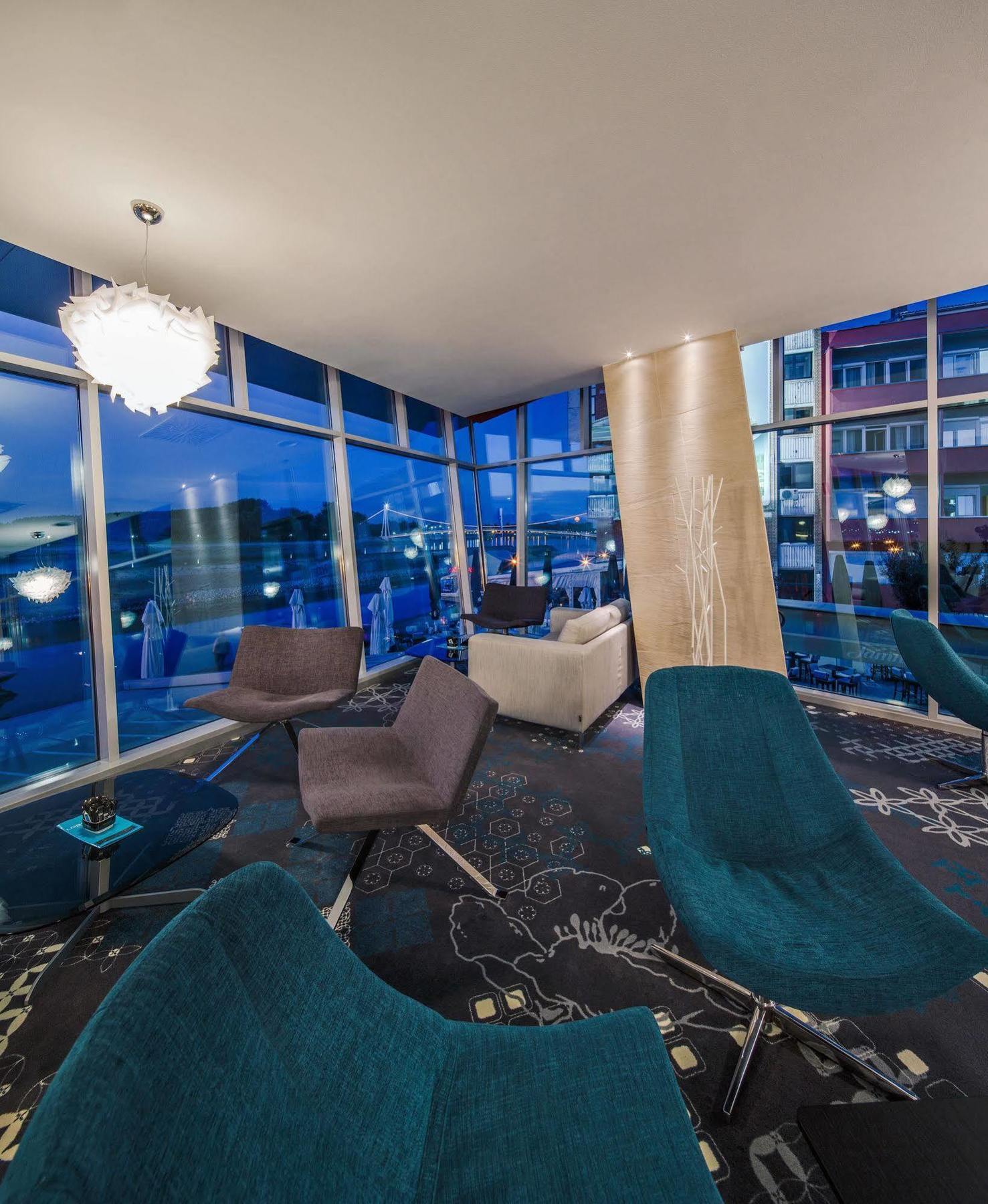 Hotel Осієк Екстер'єр фото