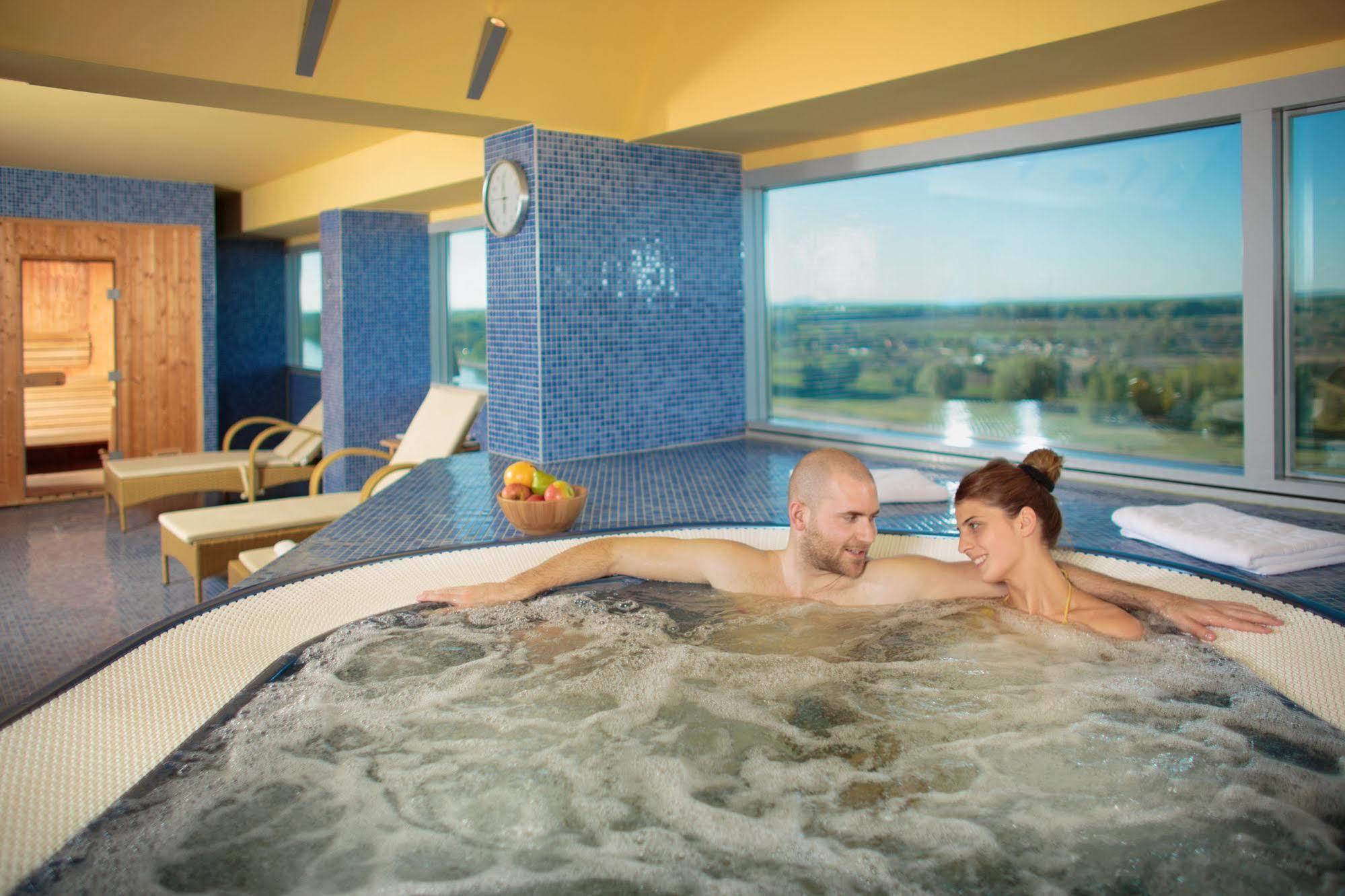 Hotel Осієк Екстер'єр фото