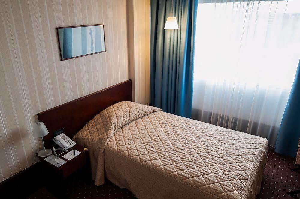 Hotel Осієк Екстер'єр фото