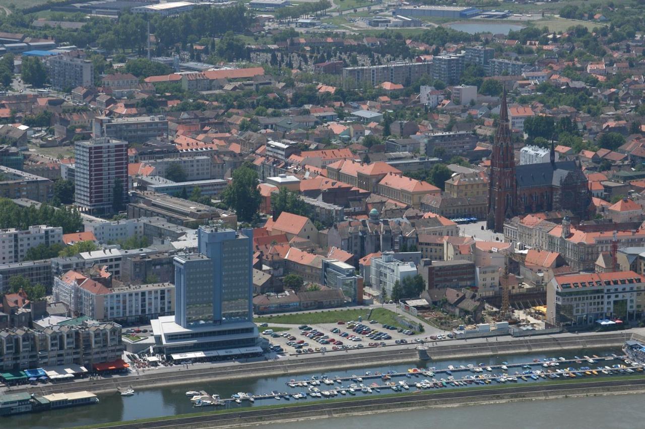 Hotel Осієк Екстер'єр фото