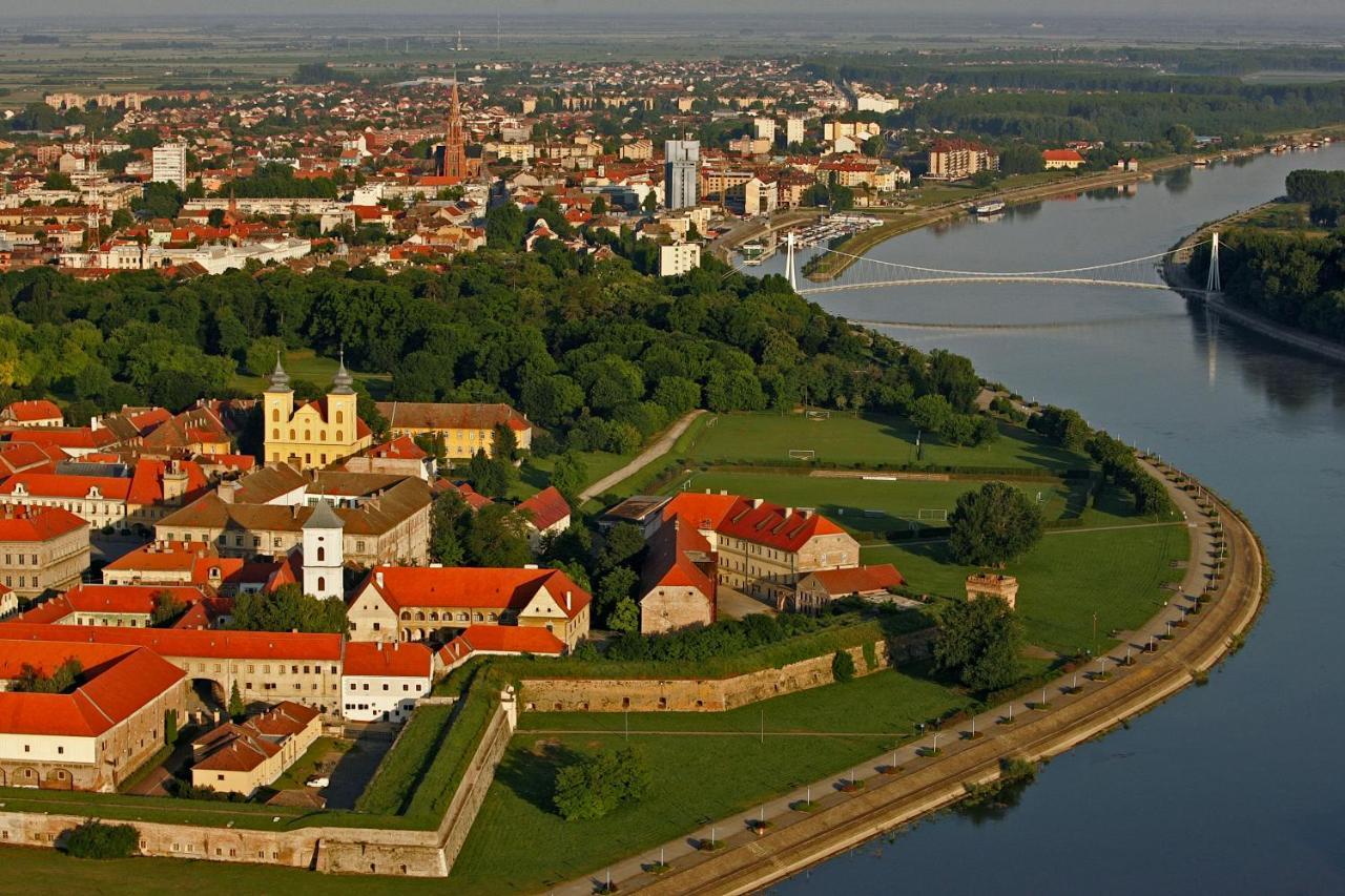 Hotel Осієк Екстер'єр фото